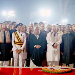 ভাষা শহীদদের প্রতি প্রধান বিচারপতির শ্রদ্ধা