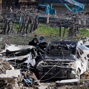 লেবাননে ইসরায়েলি হামলায় হিজবুল্লাহর সিনিয়র নেতাসহ নিহত ১০