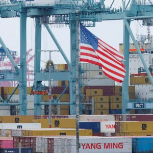 শুল্ক নিয়ে রায়েও কাটছে না শঙ্কা, বিশ্ব অর্থনীতিতে অনিশ্চয়তা