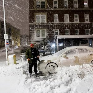 যুক্তরাষ্ট্রে শীতকালীন তুষারঝড়: স্কুল বন্ধ, স্থবির জনজীবন