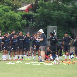 সিডনি ওয়ান্ডারার্সের বিপক্ষে ঋতুপর্ণাদের পরখ করতে চান বাটলার