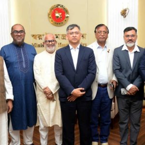 স্বরাষ্ট্রমন্ত্রীর সঙ্গে নবনিযুক্ত ছয় সিটি প্রশাসকের সাক্ষাৎ