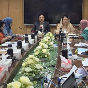 বিমানবন্দরে পরিচ্ছন্নতা জোরদারের নির্দেশ বিমানমন্ত্রীর