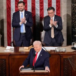 ‘স্বর্ণযুগ’ ফেরানোর দাবি ট্রাম্পের, জীবনযাত্রার ব্যয় নিয়ে ক্ষোভ মার্কিনিদের