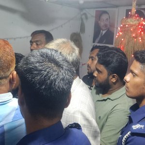 রাজশাহীতে বিএনপি কার্যালয়ে দুই র্যাব সদস্যকে অবরুদ্ধ রাজশাহীতে বিএনপি কার্যালয়ে দুই র্যাব সদস্যকে অবরুদ্ধ