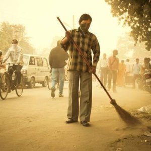 তেলেঙ্গানায় পরিচ্ছন্নতাকর্মীর মাসে আয় ২ লাখ, প্রকৌশলীর ৭ লাখ