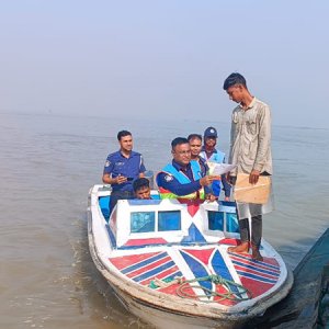 সাত দিনে নৌ পুলিশের অভিযানে আটক ৩০৬ জন 