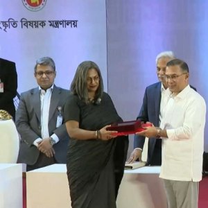 ৯ বিশিষ্ট ব্যক্তি ও ১ প্রতিষ্ঠানকে একুশে পদক তুলে দিলেন প্রধানমন্ত্রী
