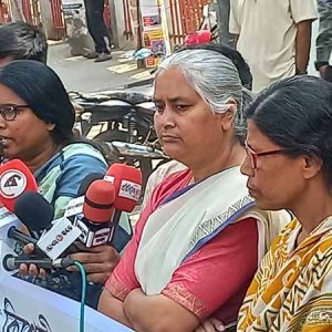 নরসিংদীতে কিশোরীকে ধর্ষণ ও হত্যার প্রতিবাদে নারীমুক্তি কেন্দ্রের বিক্ষোভ