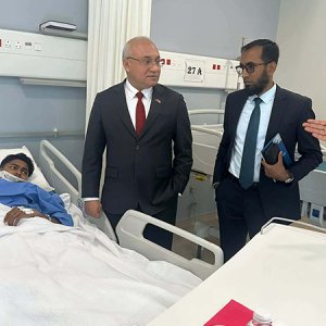 কুয়েত বিমানবন্দরে ড্রোন হামলা: চিকিৎসাধীন বাংলাদেশিদের খোঁজ নিলেন রাষ্ট্রদূত 