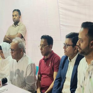 জুলাই আন্দোলনে শহীদ ইউসুফের পরিবারের পাশে দাঁড়ালেন প্রধানমন্ত্রী