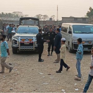 গুদামে পুঁতে রাখা অবস্থায় টিসিবির ১৪৪৪ লিটার তেল জব্দ, আটক …