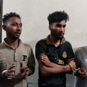 গাজীপুর আসামি ধরতে গিয়ে স্বজনদের হামলায় ৭ পুলিশ আহত, গ্রেফতার ৪