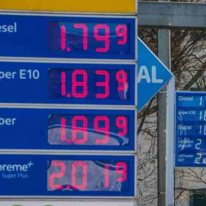 জ্বালানি বাজারে যুদ্ধের ধাক্কা, ইউরোপে গ্যাসের দাম বেড়েছে ৪২ শতাংশ