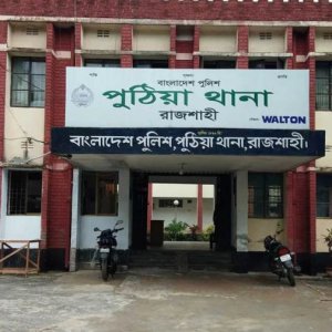 ৮ ‘ডাকাত’কে বেঁধে মারধর, একজন নিহত ৮ ‘ডাকাত’কে বেঁধে মারধর, একজন নিহত