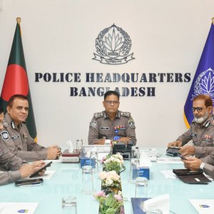 চাঁদাবাজির বিরুদ্ধে পুলিশ কর্মকর্তাদের কঠোর বার্তা আইজিপির