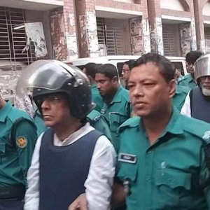 অর্থপাচার মামলায় গ্রেফতার সাবেক মন্ত্রী আনিসুল হক