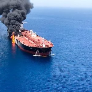 ওমান উপসাগরে তেলবাহী জাহাজে ড্রোন হামলা, ভারতীয় নাবিক নিহত