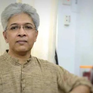 সদ্য বিদায়ী উপদেষ্টা আদিলুর রহমানকে বিমানবন্দরে ‘হয়রানির’ অভিযোগ 