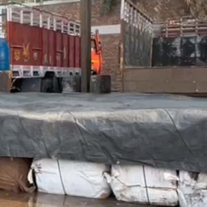 ভারত থেকে মিথ্যা ঘোষণায় রুই মাছ আমদানি ভারত থেকে মিথ্যা ঘোষণায় রুই মাছ আমদানি