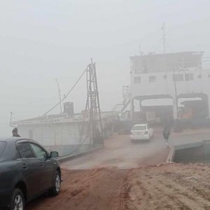 দৌলতদিয়া-পাটুরিয়া নৌপথে ফেরি চলাচল স্বাভাবিক