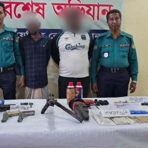 চট্টগ্রামে বিপুল পরিমাণ অস্ত্র-গুলিসহ শীর্ষ সন্ত্রাসী বড় সাজ্জাদের ২ অনুসারী গ্রেফতার