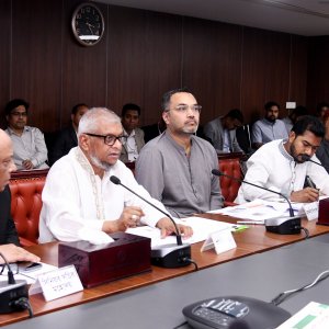 প্রতি সপ্তাহে শ্রমবাজারের হালানাগাদ তথ্য দিতে  হবে: প্রবাসী কল্যাণমন্ত্রী