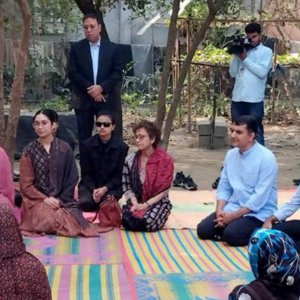 ময়মনসিংহে হতদরিদ্র নারীদের কথা শুনলেন জাইমা রহমান