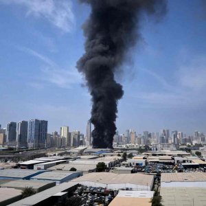 আবুধাবিতে ড্রোনের ধ্বংসাবশেষে আহত ৬