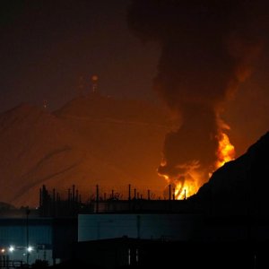 আমিরাতে ক্ষেপণাস্ত্র ও ড্রোন হামলা