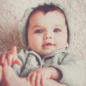 অচেনা শিশুদেরও আদুরে মনে হয় কেন আপনার?