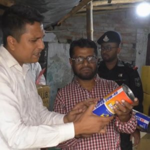 ভেজাল মবিল তৈরি কারখানায় অভিযান, ১ লাখ টাকা জরিমানা