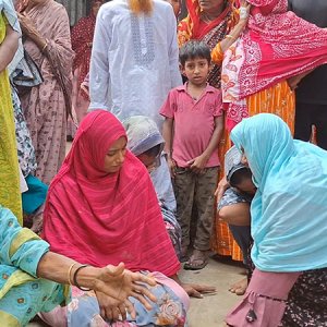 মেয়েকে উত্ত্যক্তের প্রতিবাদ করায় বাবাকে পিটিয়ে হত্যা