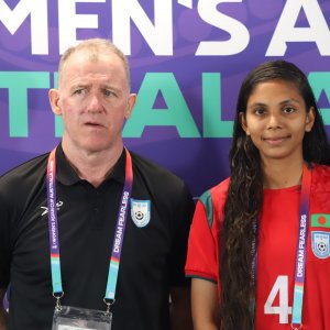 মোস্তাফিজকে ফলো করেন আফঈদা?