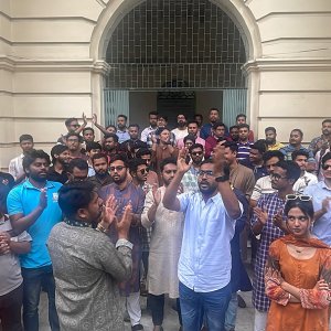 সাংবাদিকদের ওপর হামলার বিচার চেয়ে জবি ছাত্রদলের ভিসি ভবন ঘেরাও 