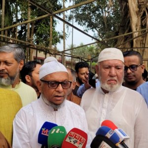 ‘পরিস্থিতি আরও খারাপ হলে প্রবাসীদের ফিরিয়ে আনার প্রস্তুতি আছে’