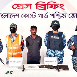 অস্ত্র-গুলিসহ সুন্দরবনের দস্যু দয়াল বাহিনীর সদস্য আটক