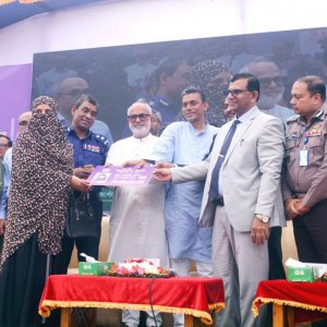 খুলনায় ফ্যামিলি কার্ড পেলেন ৪১৫৮ জন