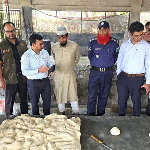 পায়ে মাড়িয়ে সেমাই তৈরি, মালিককে একমাসের কারাদণ্ড