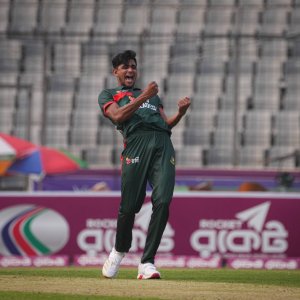 জুটি গড়ে খেলছেন রিজওয়ান-সালমান