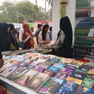 বিদায়ের সুর বইমেলায়: শেষ সময়ে বেচাকেনা বাড়ার আশা