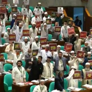 সংসদে রাষ্ট্রপতির ভাষণকে কেন্দ্র করে বিরোধী দলের অধিবেশন ত্যাগ, হট্টগোল