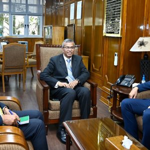 বাংলাদেশ ব্যাংকের গভর্নরের সঙ্গে আইএমএফ প্রতিনিধির সাক্ষাৎ