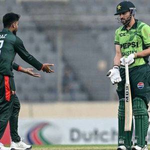 অদ্ভুত রানআউটের পর মেজাজ হারিয়েছিলেন আগা (ভিডিও)