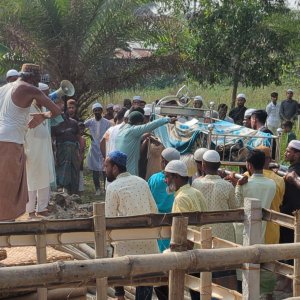 পাশাপাশি দাফন করা হলো একই পরিবারের ৯ জনকে