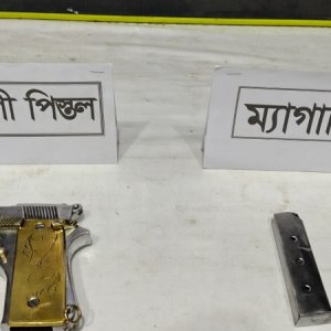 কুমিল্লায় বিদেশি পিস্তল উদ্ধার