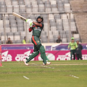 পাকিস্তানকে ২৯১ রানের লক্ষ্য দিয়েছে বাংলাদেশ