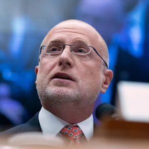 ইরানের যুদ্ধ নিয়ে নেতিবাচক খবর প্রকাশে লাইসেন্স বাতিলের হুমকি ট্রাম্প প্রশাসনের