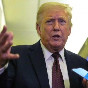 ইরানের বিরুদ্ধে ন্যাটোর সহযোগিতা চেয়ে ট্রাম্পের হুমকি