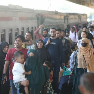 ঈদযাত্রায় কমলাপুরে উপচে পড়া ভিড়